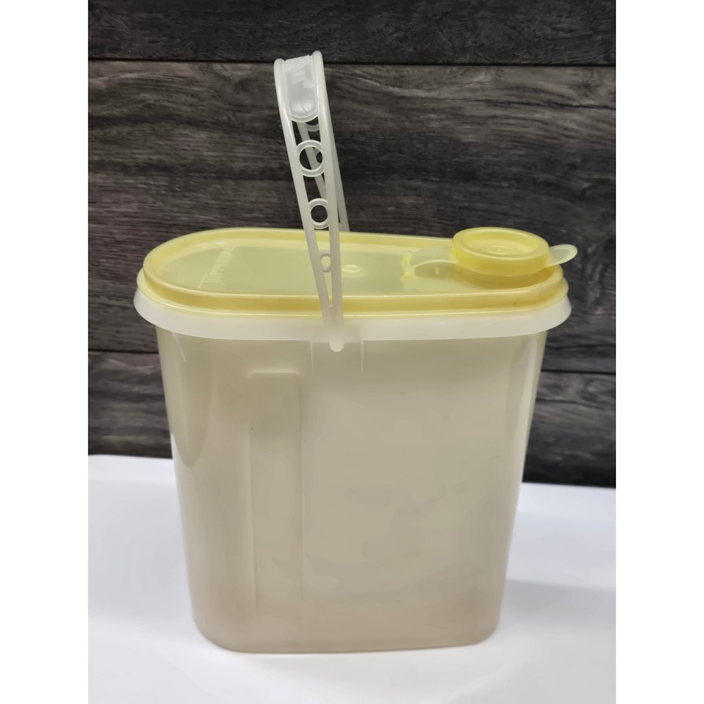 Vintage Tupperware Slim Pitcher Sheer Yellow Lid Carry Handle‎ 1642-4 1643-10